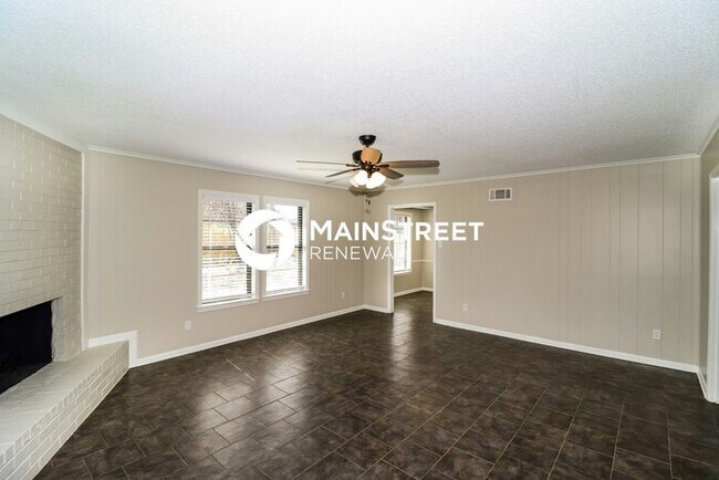 Building Photo - 5 Bedroom Pet-Friendly Home in Memphis, TN with Main Street Renewal