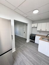 Building Photo - 1495 Gladstone Ave Building Photo - 1495 Gladstone Ave