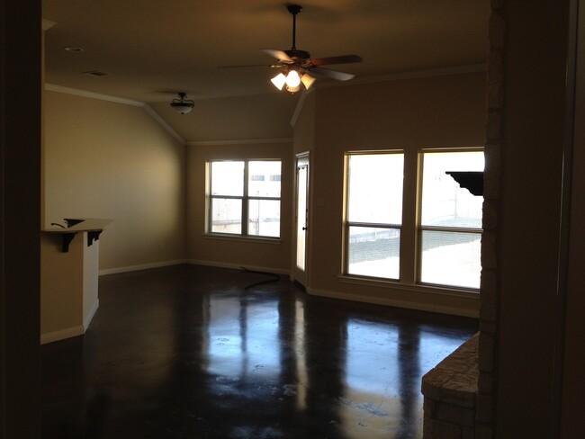 Foto del edificio - 3BR / 2BA Duplex in Hewitt, Texas | Midway...