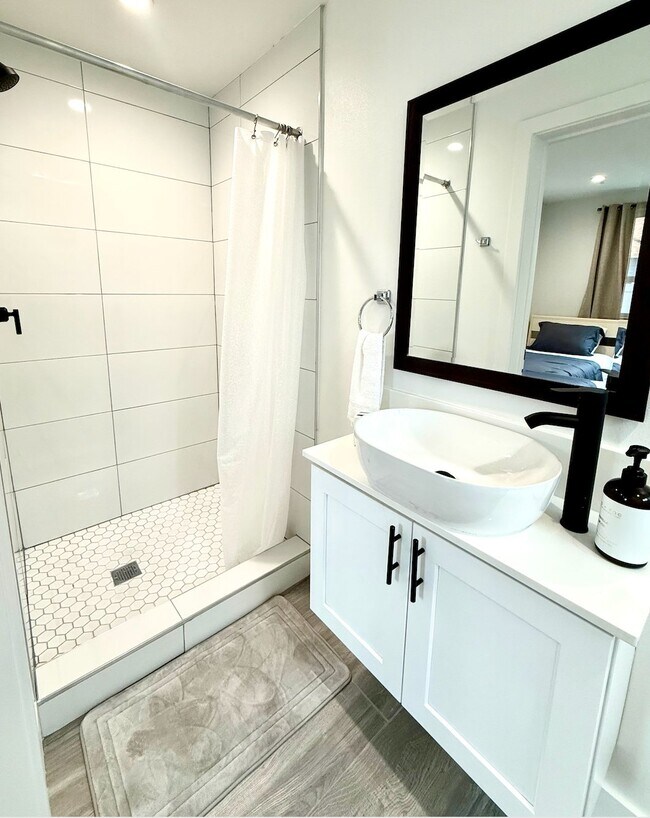 Foto del edificio - 1597 W 37th St