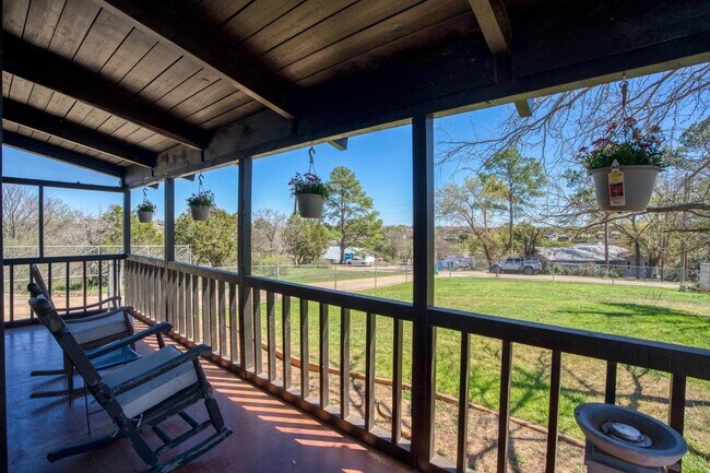 Foto del edificio - 758 Sandy Mountain Dr