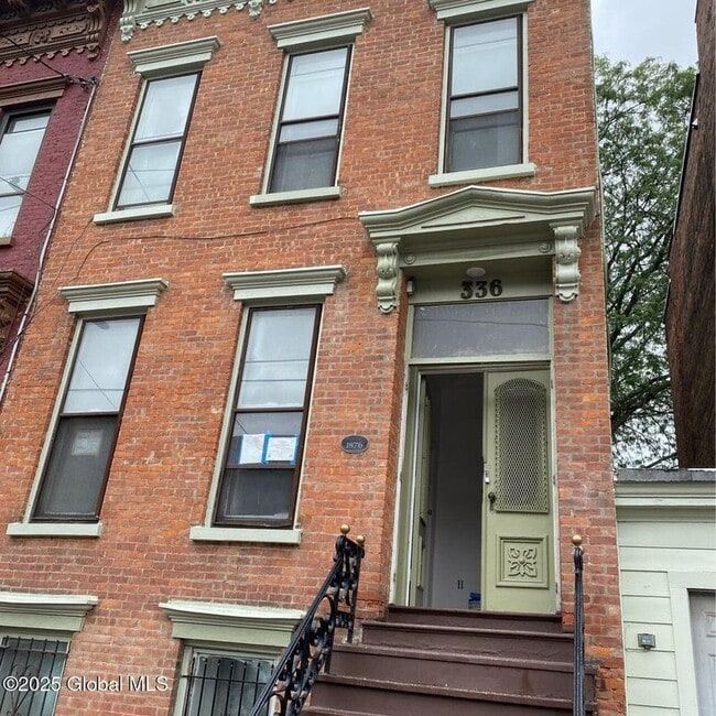 Building Photo - 336 Clinton Ave