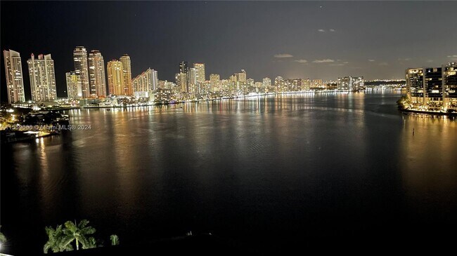 Foto del edificio - 3600 Mystic Pointe Dr