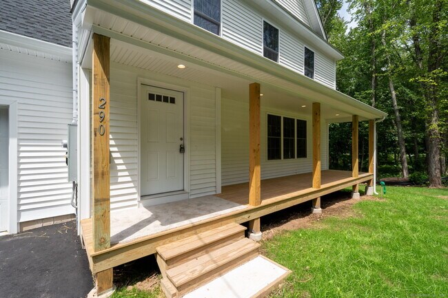 Building Photo - 290 Parker St