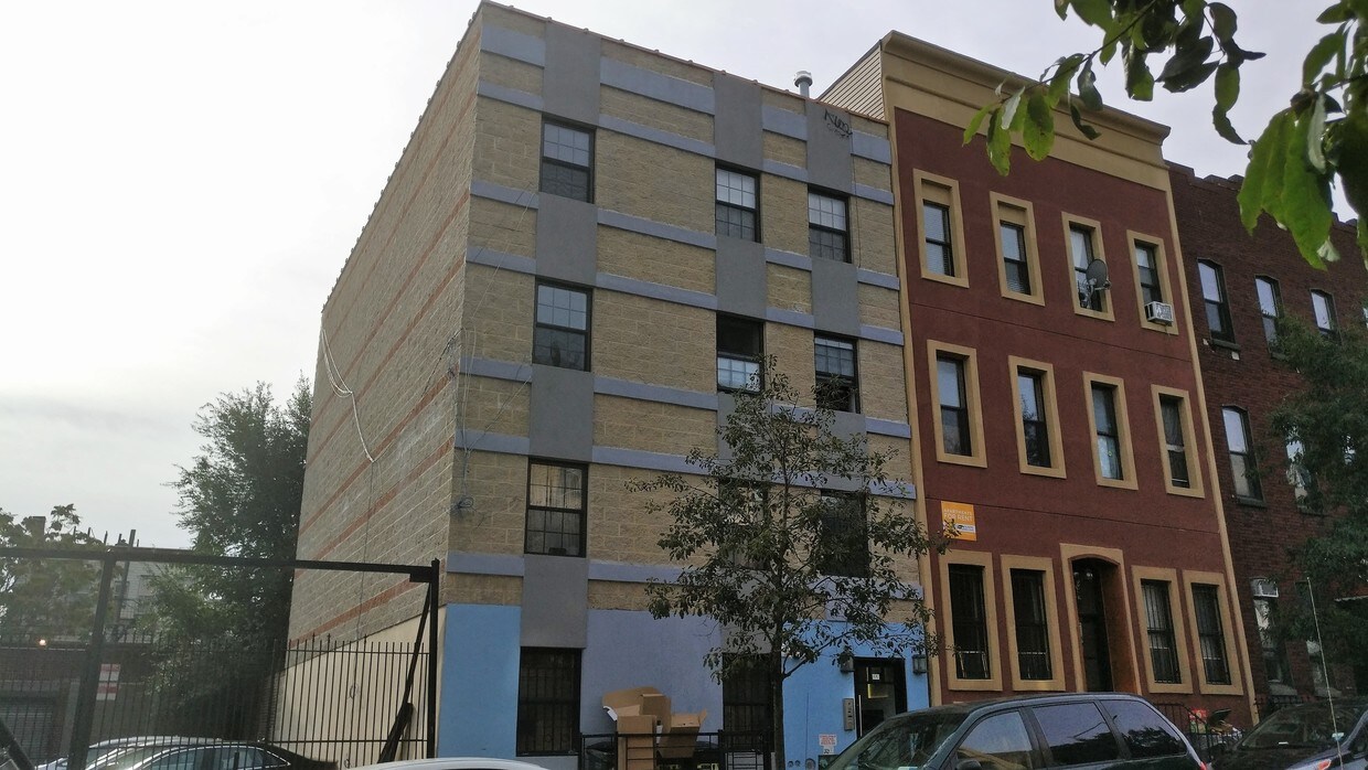 Primary Photo - 100 Starr St