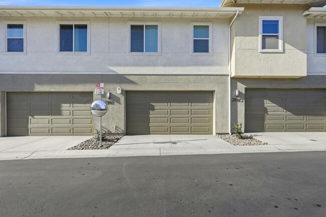 Building Photo - 2182 Bluestone Cir