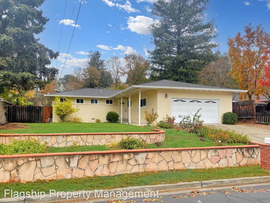 Primary Photo - 4 br, 2 bath House - 285 Gil Blas Road