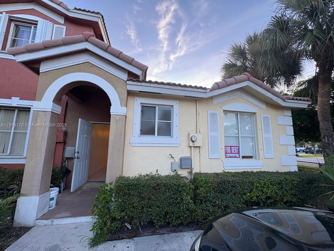 Primary Photo - 4 SW 15th Rd