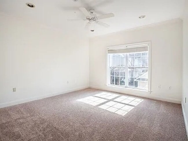 Foto del edificio - 105 Broadfoot Cir