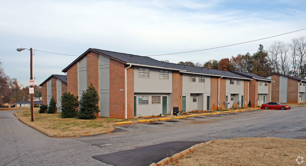 Building Photo - Silver Creek Apartments