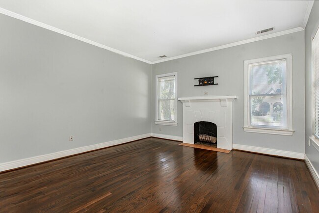 Foto del edificio - 1 Bedroom, 1 Bath Duplex Near Greenville