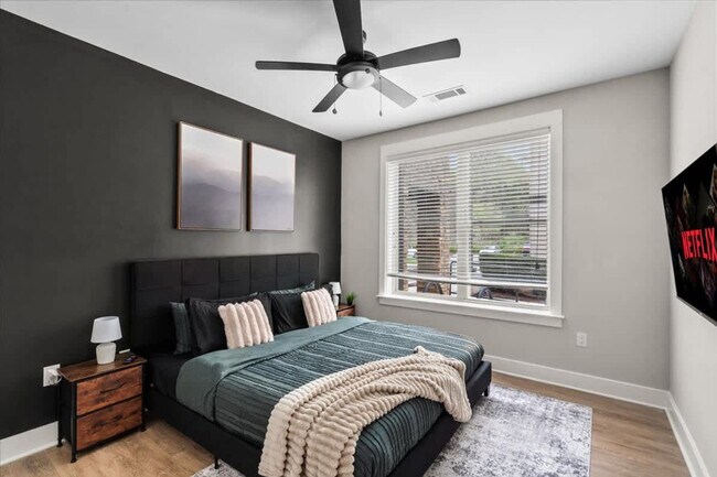 Foto del edificio - 7417 Waverly Walk Ave