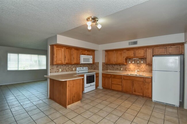 Foto del edificio - 2490 W Yowell Ct