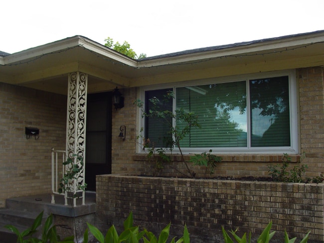 Photo - 1805 N Pl House