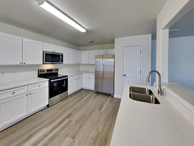 Foto del edificio - 28918 Village Creek Loop