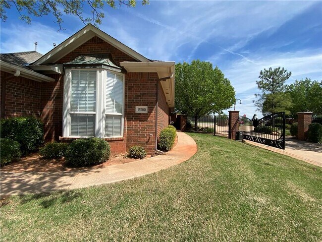 Foto del edificio - 15500 Monarch Ln