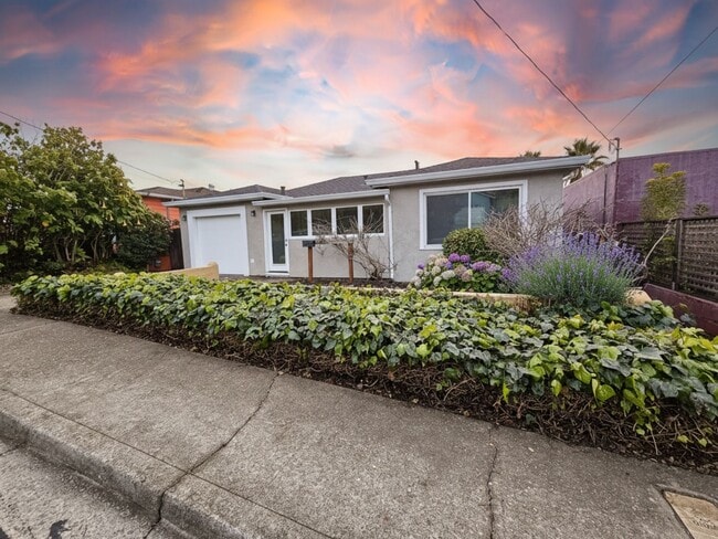 2 Bed, 1 Bath Home in East Richmond Heights - 2 Bed, 1 Bath Home in East Richmond Heights