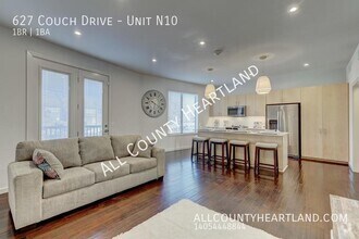 Building Photo - 627 Couch Dr