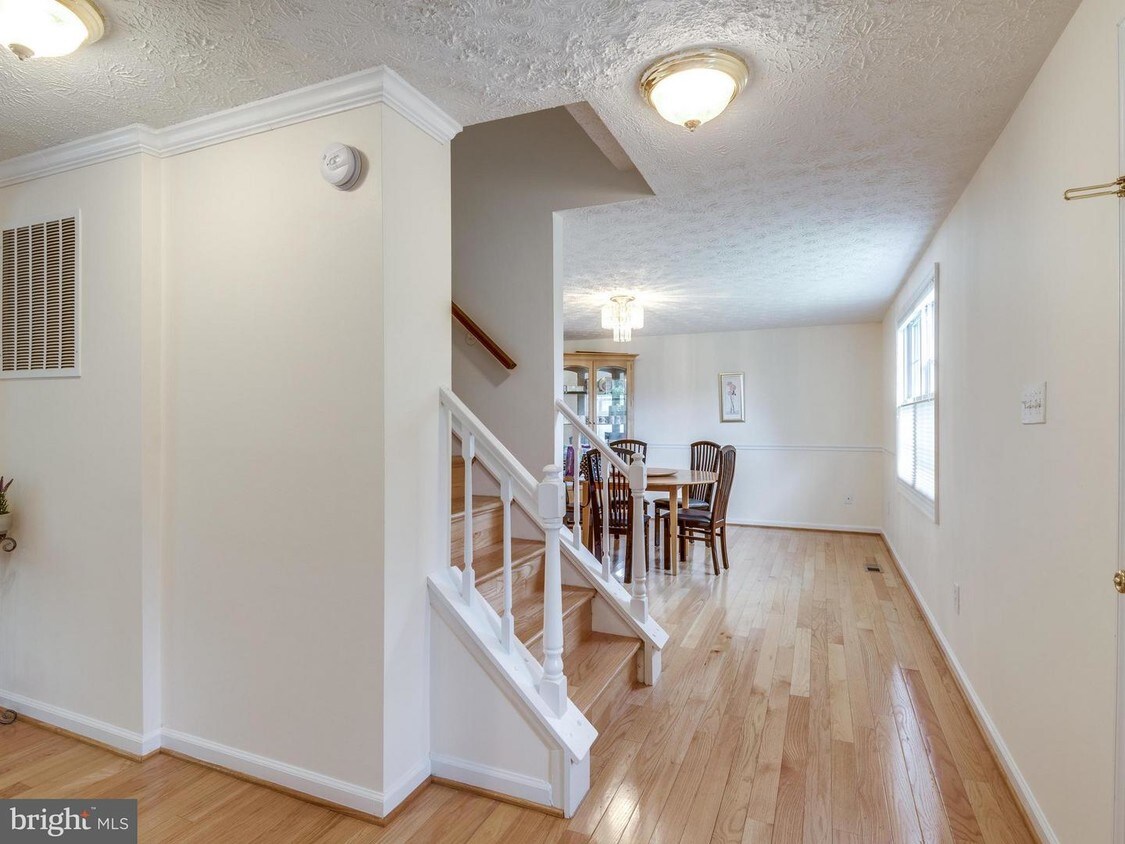 Primary Photo - 9711 Locust Hill Dr