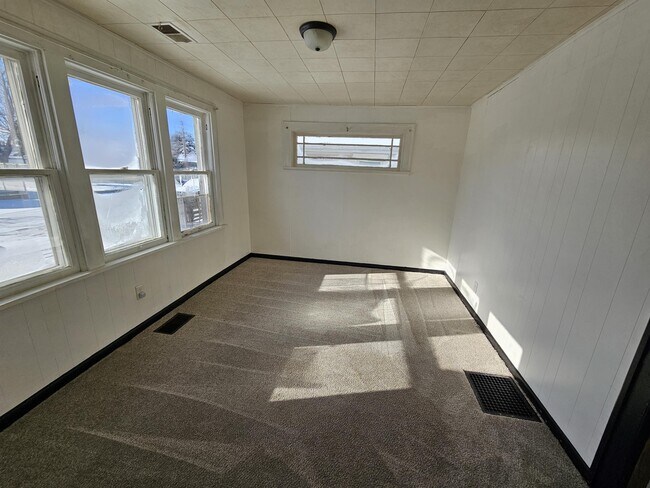 Building Photo - 820 E 27th St