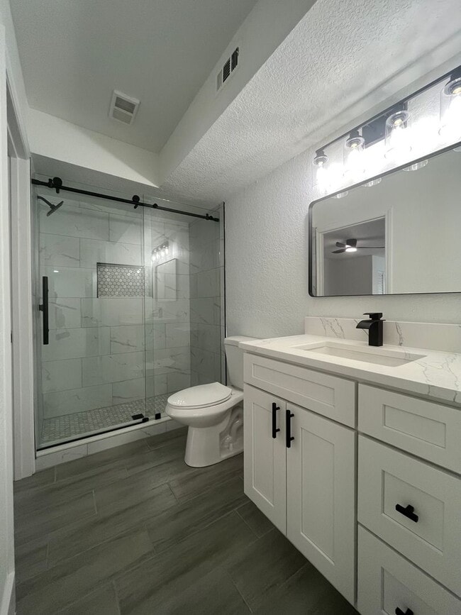 Building Photo - 1/1 Condo near MCO Airport coming soon!