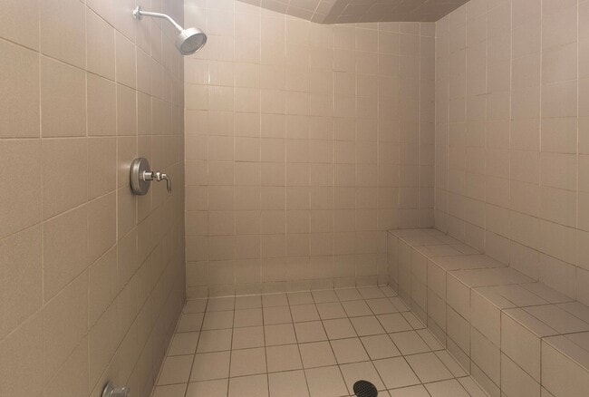 Building Photo - Great natural light in a large condo near ...