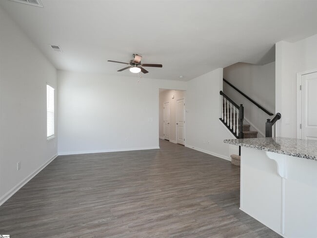 Foto del edificio - 208 Roudwood Dr