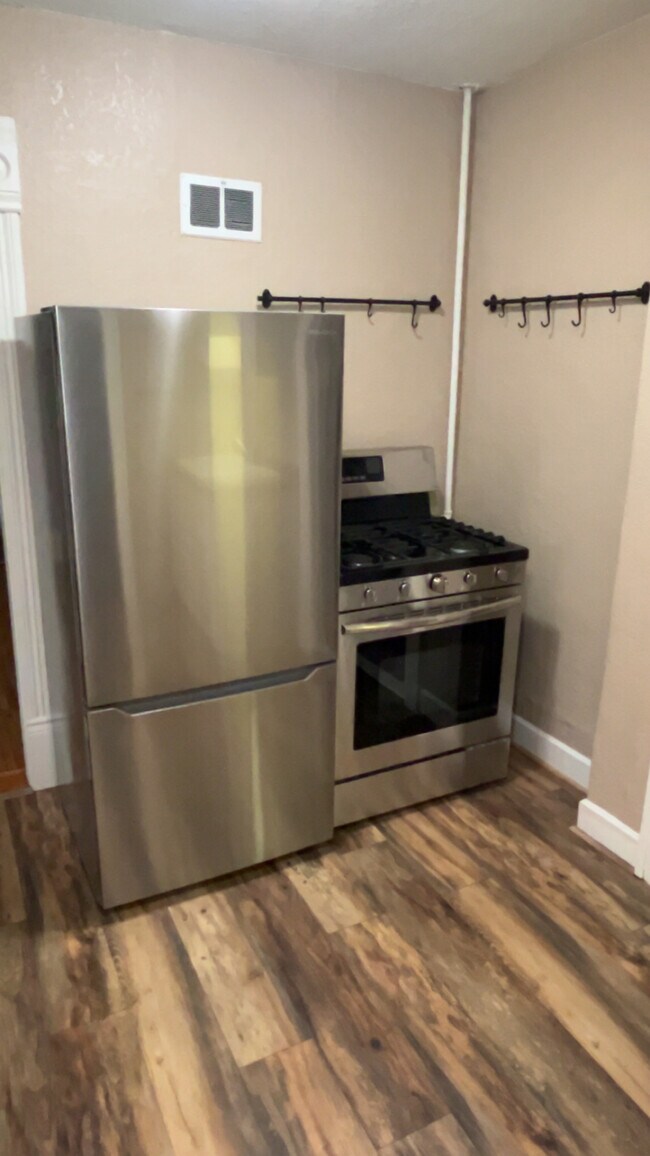 Kitchen - 1027 43rd Ave N