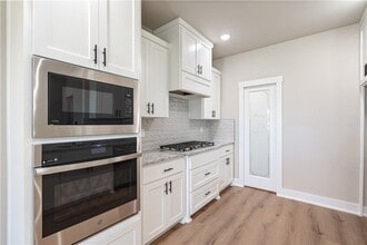 Building Photo - 7006 SW Orange Ave