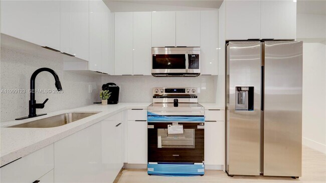 Foto del edificio - 2736 NW 21st Ave