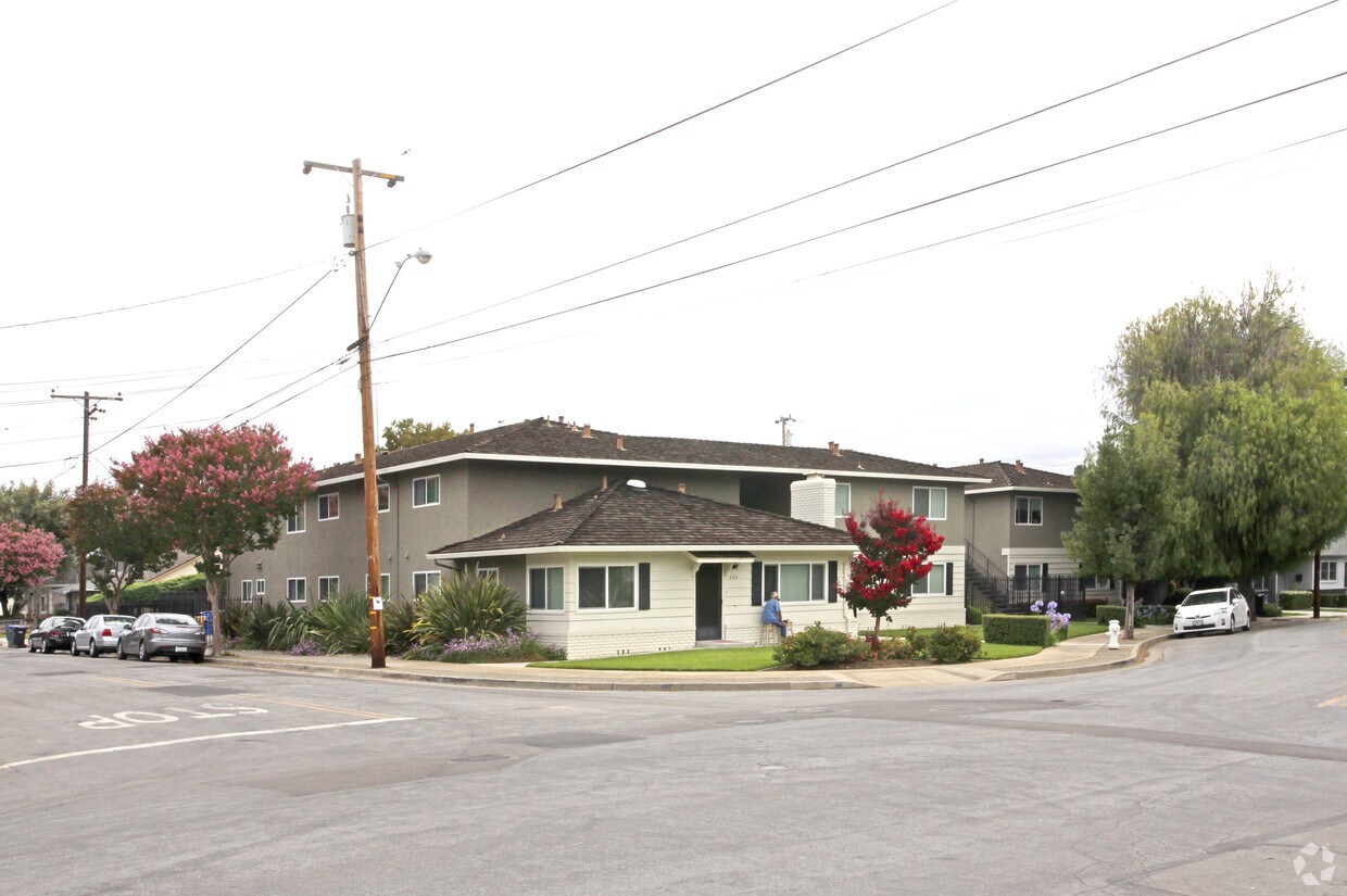 Primary Photo - 585 Iowa Ave