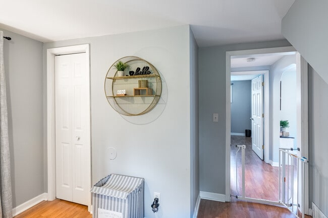 Building Photo - 226302 Swan Ave