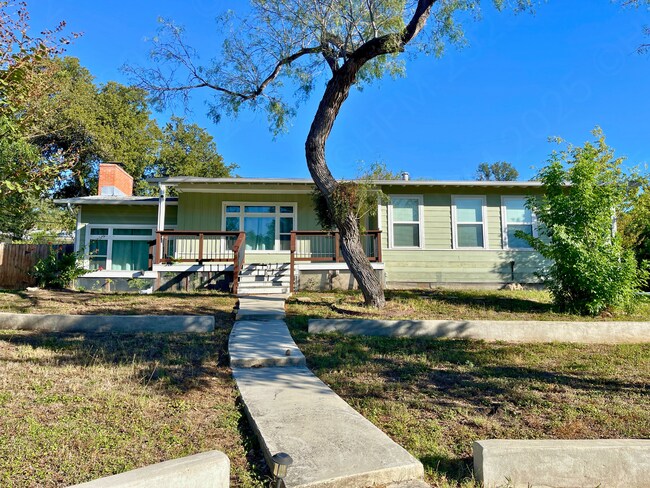 Foto del edificio - 1041 Ivy Ln