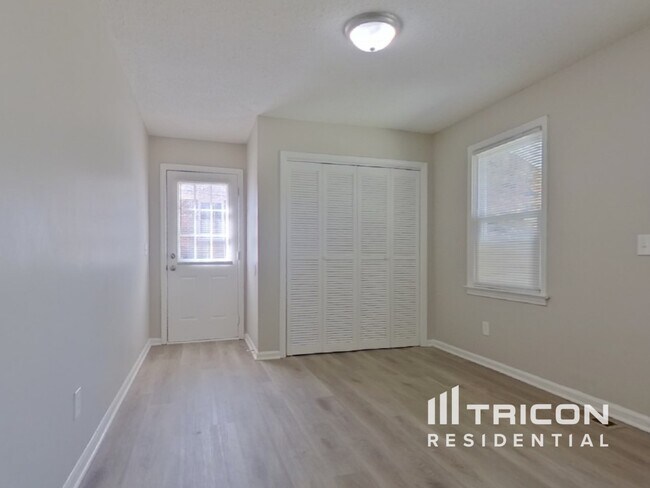 Foto del edificio - 327 Westridge Rd