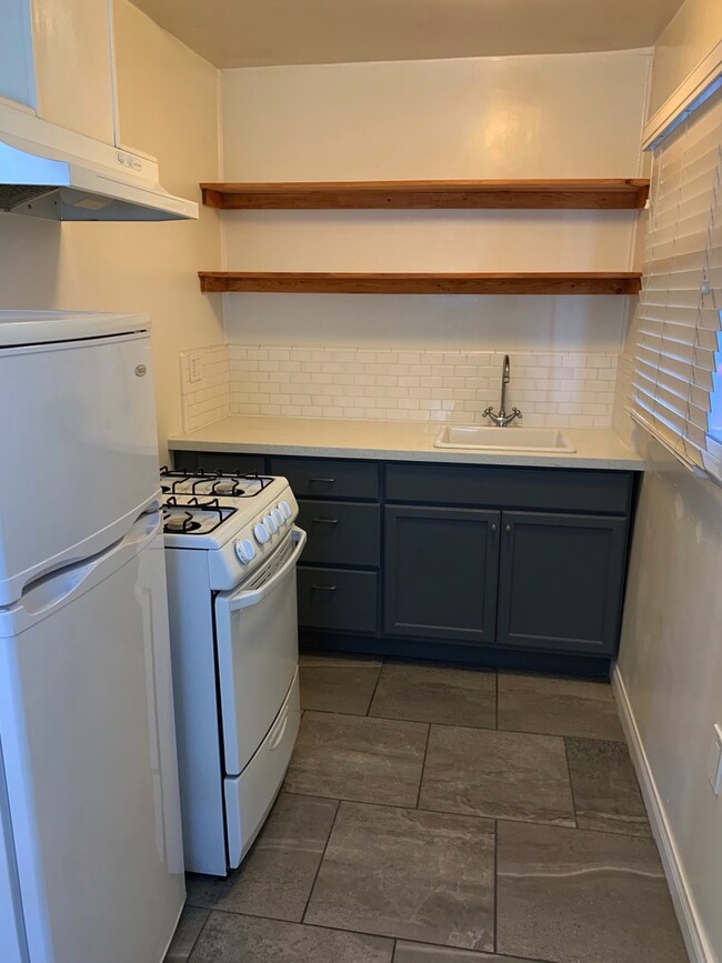 Kitchen - 4824 Bamford Pl