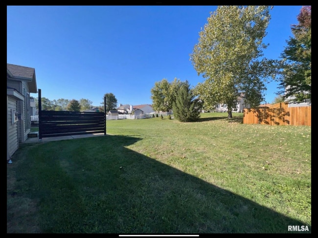 Building Photo - 1919 English Oak