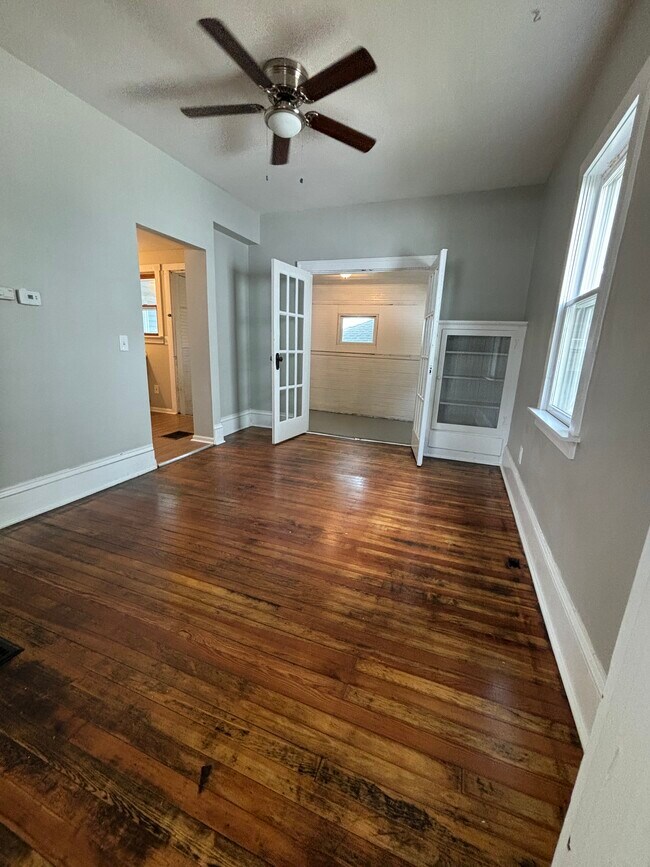 Building Photo - 554 E Cecil St