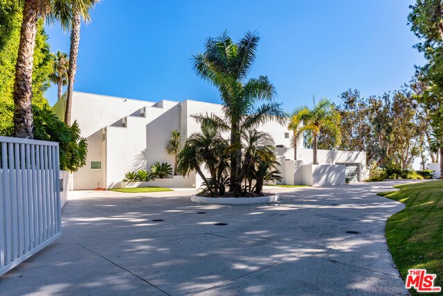 Building Photo - 0 Malibu Crest Dr