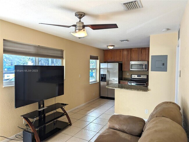 Building Photo - 300 SW 20th St