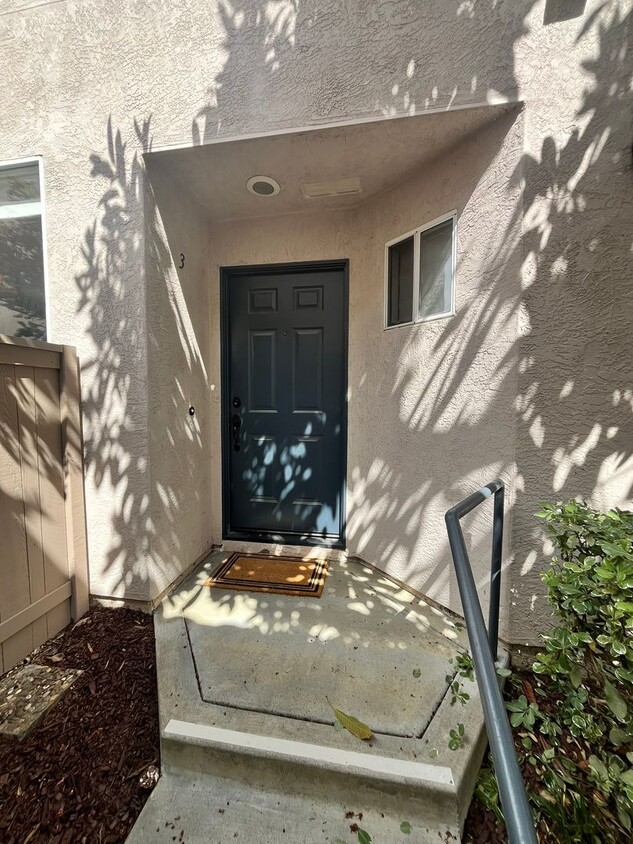 Foto principal - Spacious 3-Bedroom, 2.5-Bathroom Home