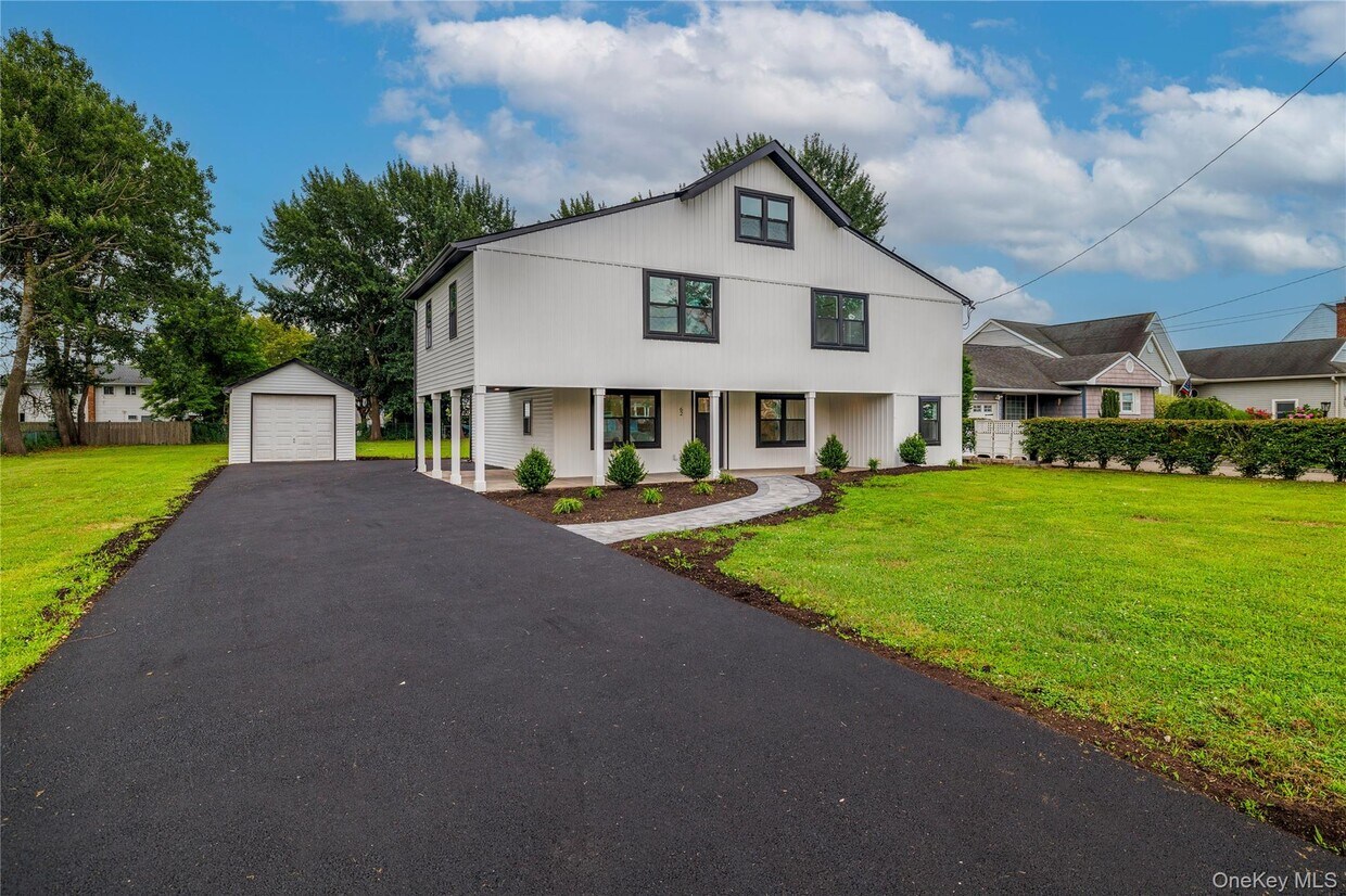 Foto principal - 62 Central Ave