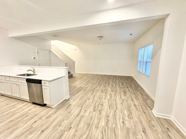 Building Photo - 3bd/2.5bth Paired Home near I-40 and I-77 Georgetown community in Statesville