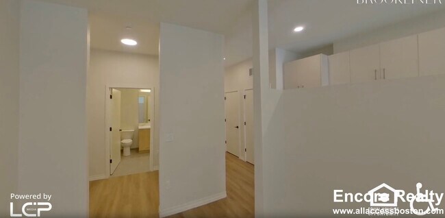 Building Photo - 5 Washington St