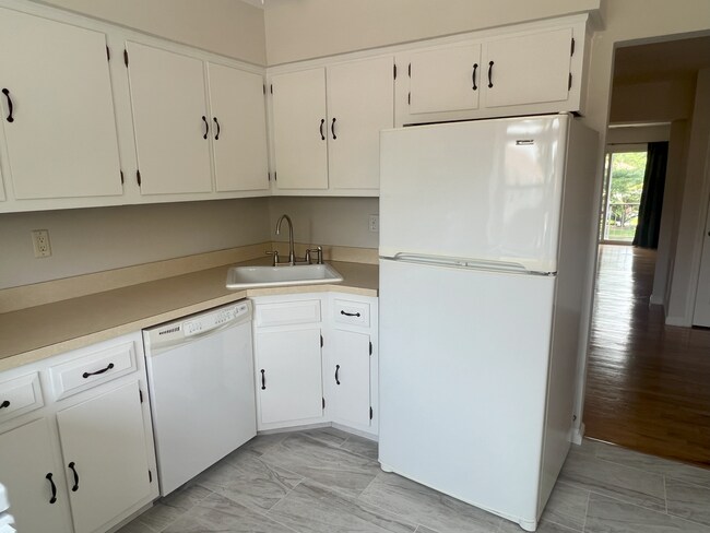 Foto del edificio - 713 Silver Ct