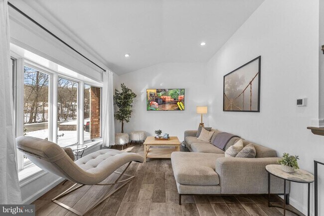 Foto del edificio - 191 Lakeshore Dr