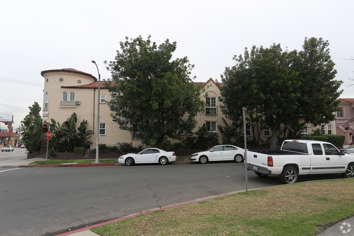 Foto del edificio - 5320 W Olympic Blvd