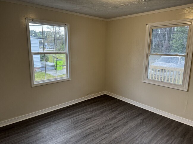 Foto del edificio - 305 Miller Blvd