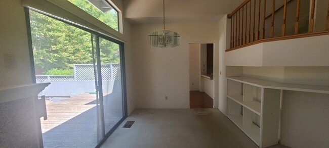 Building Photo - 211 Kingswood Ct