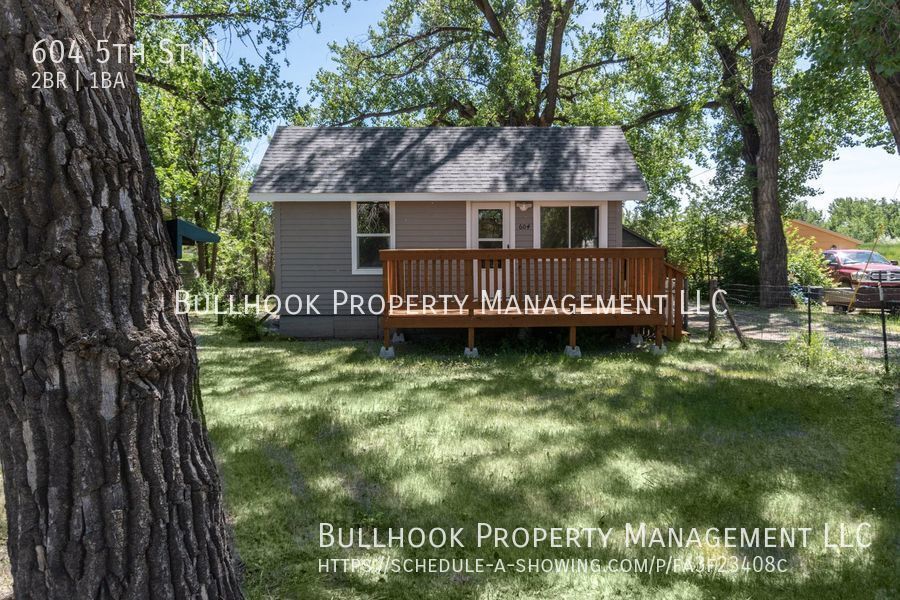 Foto principal - 604 5th St N