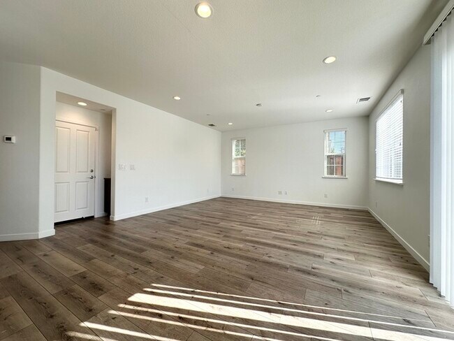 Foto del edificio - 1008 Oakbriar Cir